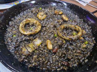 PAELLA ARROZ NEGRO 