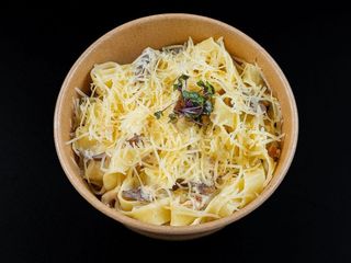 Фетучіні з куркою та грибами (380g)