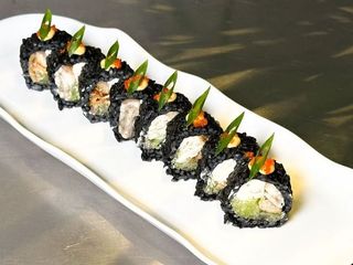 Чорний рол з вугрем (330g)