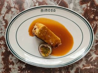 Sernik Baskijski ze słonym karmelem i marakują