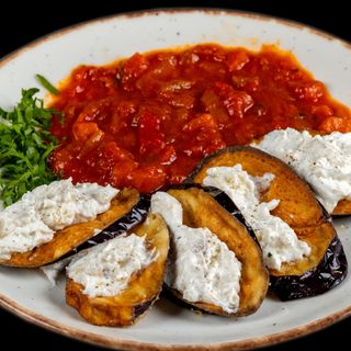 Патладжан с мус от сирена и доматена салца (250гр)