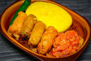 Sarmalute de Varza cu Mamaliguta si Ardei Iute		