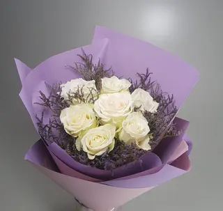 Buchet cu trandafiri albi
