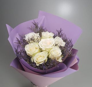 Buchet cu trandafiri albi