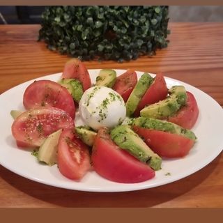 TOMATE CATETO CON BURRATA