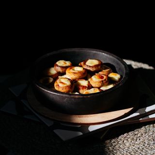 სოკო კეცზე სულგუნით / Mushrooms with sulguni on Ketsi