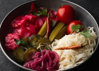 ТАРІЛКА РІЗНОСОЛІВ ТА МАРИНАДІВ