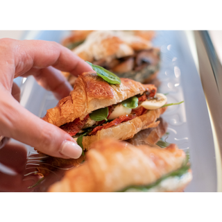  Croissant fourré mozzarelle tomate sechée et pesto   