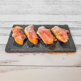 Crostini di pomodoro e prosciutto