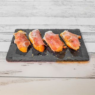 Crostini di pomodoro e prosciutto