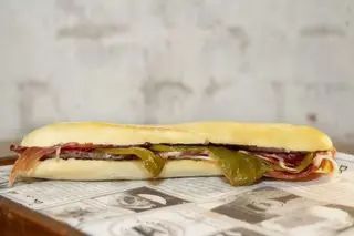 BOCADILLO JAMON IBERICO CON PIMIENTO