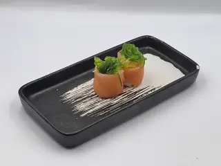 103. Gunkan salmone affumicato