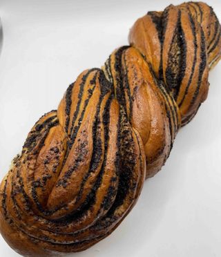 Плетінка здобна з маком