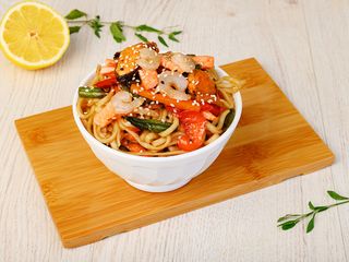 ვოკი ზღვის პროდუქტებით, ბოსტნეულით და სოუსით - 350 გრ