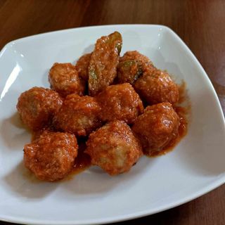 Albóndigas mixtas  en salsa  (250 g)  