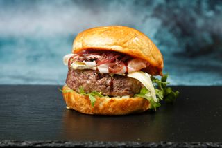 Brie burger & pomfrit