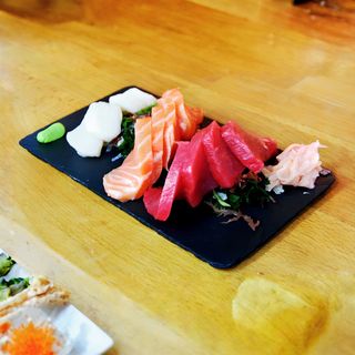 Sashimi variado 4 atun/4 salmon/4 vieira
