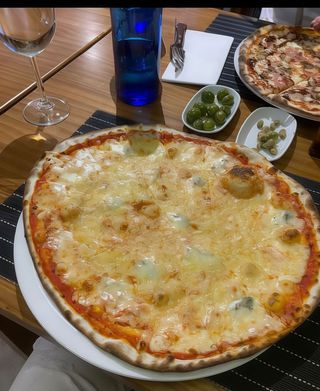 Pizza 4 Quesos (33 Cm.)