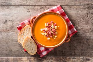 Salmorejo Con Huevo Y Jamón Serrano