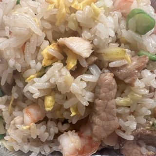 Riso saltato con pollo manzo Gamberi  