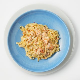 Tagliatelle s dimljenim lososom