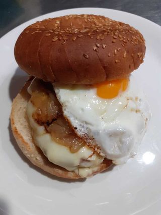Burger Con Huevo