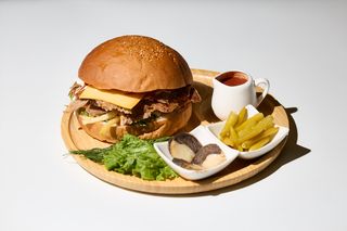 Бургер с сыром   (430г)