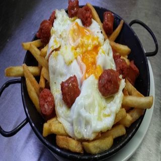 Huevos Rotos con Chistorra 
