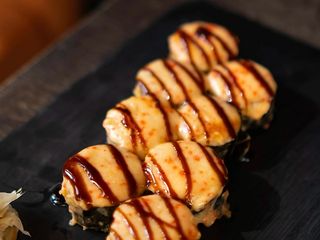 Запечений рол з лососем