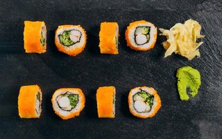 Каліфорнія з креветками та гребінцем