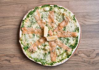 Піца Формаджі Аль Сальмоне 