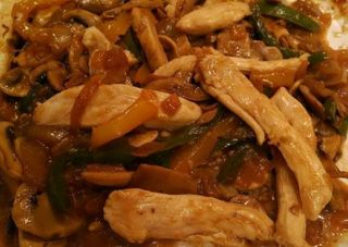 Pollo con salsa tausi