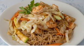 Fideos De Arroz Frito Con Gambas