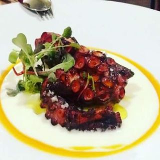 Pulpo A La Brasa