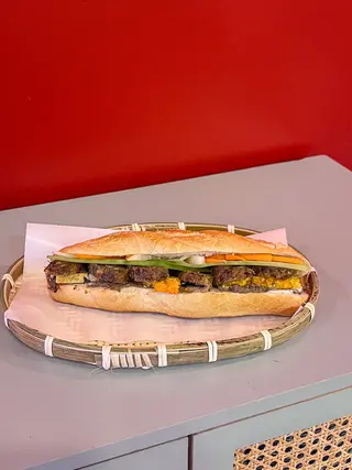 Panino con torta di tofu al vapore
