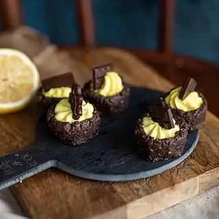 Mini tarte cu ciocolata si lamaie