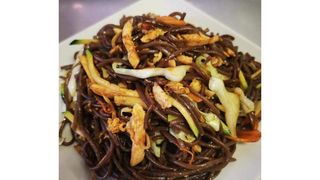 45. Spaghetti soba con pollo