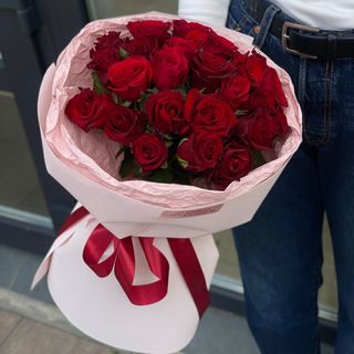 25 червоних троянд 