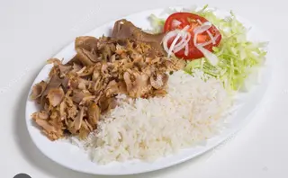Plato Combinado de carne, Ensalada Y Arroz
