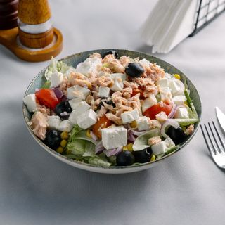 Salată cu ton