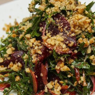 Салат с запеченной свеклой