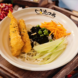 Fideos con cebolleta y gambas(Sin picante) 葱香虾仁拌面/米线