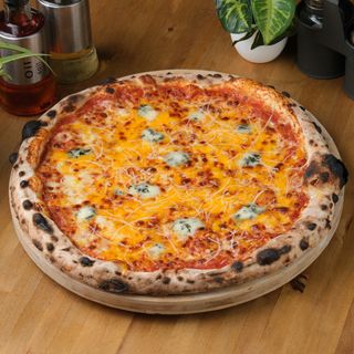 4 ყველის პიცა