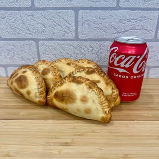 Empanadas (6 Uds.) Y Bebidas (2 Uds.)