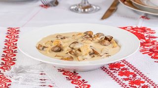 ქათამი სოკოთი არაჟნის სოუსით