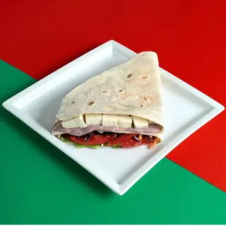Piadina con tonno e insalata
