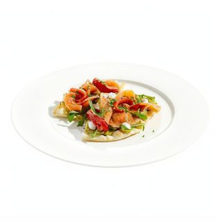 Focaccia de salmón ahumado, aguacate y huevo duro