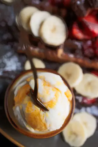 Waffles Kinder Bueno, Fruta e bola Gelado