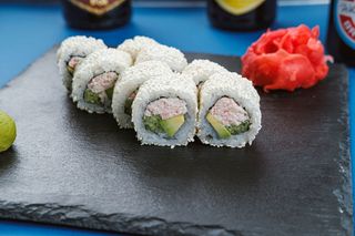 კალიფორნია კრაბით სეზამის მარცვლებით