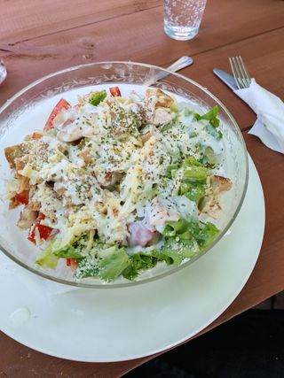 Salata sa piletinom i sirom